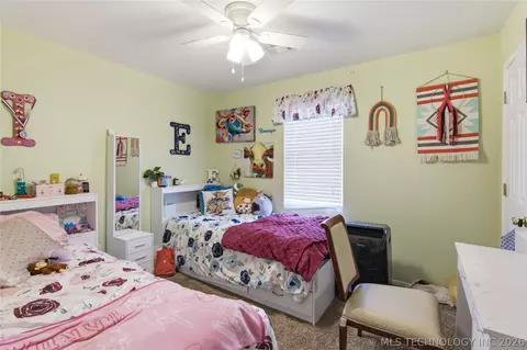 Bedroom - 1871 N 194th St W, Haskell, OK 74436 photo 2 of 6