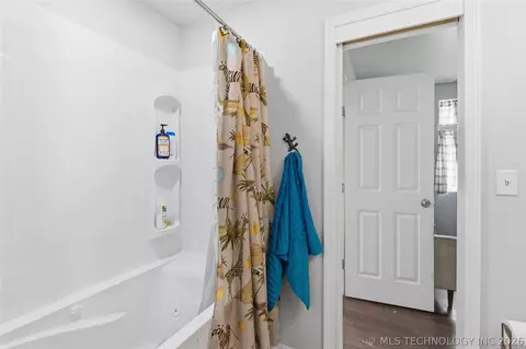 Bath - 1871 N 194th St W, Haskell, OK 74436 photo 4 of 5