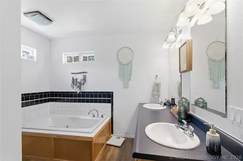 Bath - 1871 N 194th St W, Haskell, OK 74436 photo 1 of 5