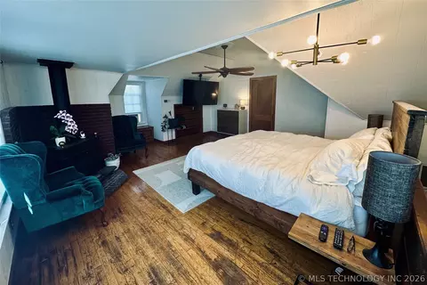 Bedroom - 2708 E 14th Pl, Tulsa, OK 74104 photo 2 of 5
