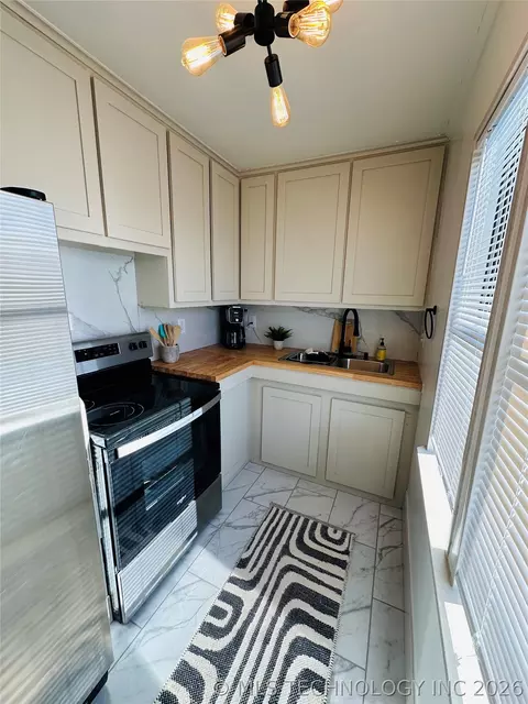 Kitchen - 2708 E 14th Pl, Tulsa, OK 74104 photo 5 of 6