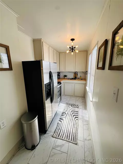 Kitchen - 2708 E 14th Pl, Tulsa, OK 74104 photo 4 of 6