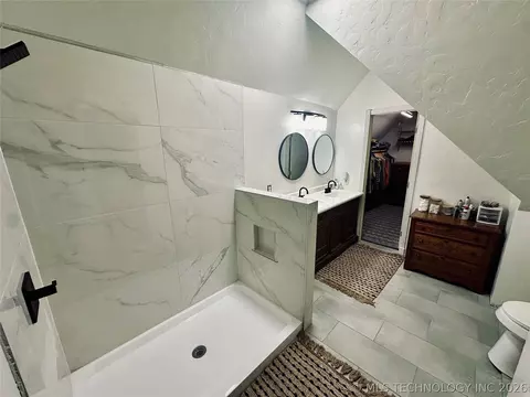 Bath - 2708 E 14th Pl, Tulsa, OK 74104 photo 3 of 5