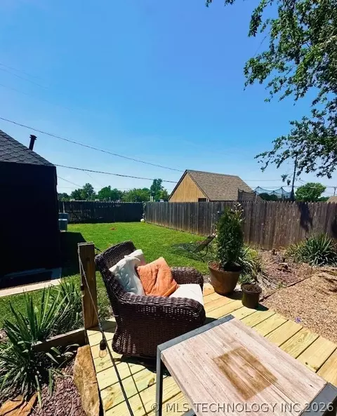 Exterior - 2708 E 14th Pl, Tulsa, OK 74104 photo 6 of 7