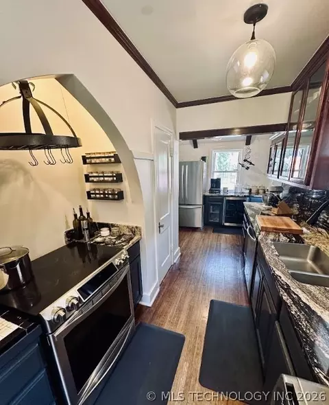 Kitchen - 2708 E 14th Pl, Tulsa, OK 74104 photo 1 of 6