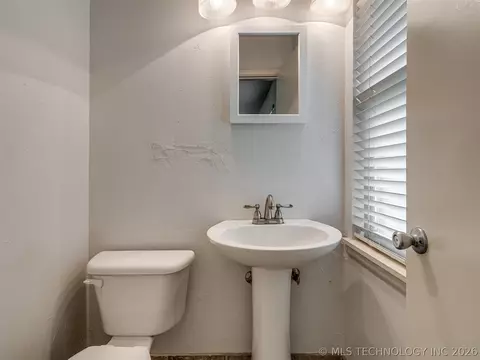 Bath - 2486 E 54th St, Tulsa, OK 74105 photo 1 of 3