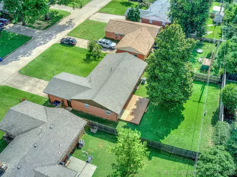 View/Area - 2486 E 54th St, Tulsa, OK 74105 photo 3 of 7