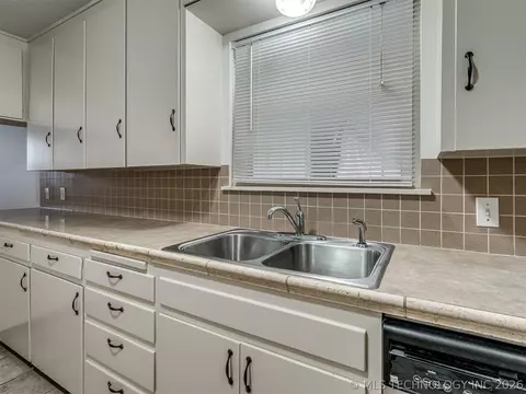 Kitchen - 2486 E 54th St, Tulsa, OK 74105 photo 4 of 5