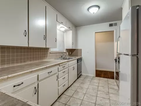 Kitchen - 2486 E 54th St, Tulsa, OK 74105 photo 2 of 5
