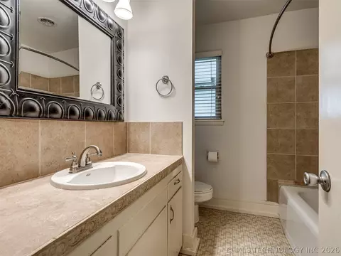 Bath - 2486 E 54th St, Tulsa, OK 74105 photo 2 of 3