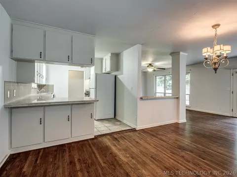 Dining - 2486 E 54th St, Tulsa, OK 74105 photo 4 of 4