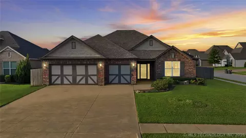 138 W 130th St S, Jenks, OK 74037