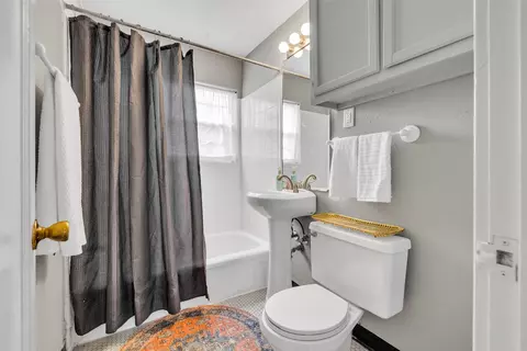 Bath - 1321 E 38th Place B, Tulsa, OK 74105 photo 1 of 1