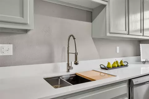 Kitchen - 1321 E 38th Place B, Tulsa, OK 74105 photo 5 of 5