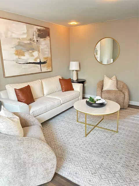 Living - 1321 E 38th Place B, Tulsa, OK 74105 photo 3 of 3