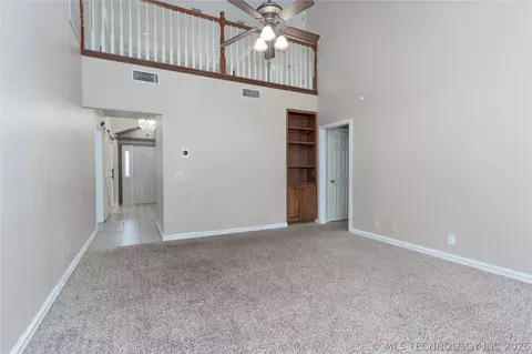 Living - 9109 E 88th Ct, Tulsa, OK 74133 photo 2 of 3
