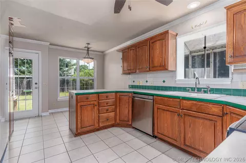 Kitchen - 9109 E 88th Ct, Tulsa, OK 74133 photo 1 of 1