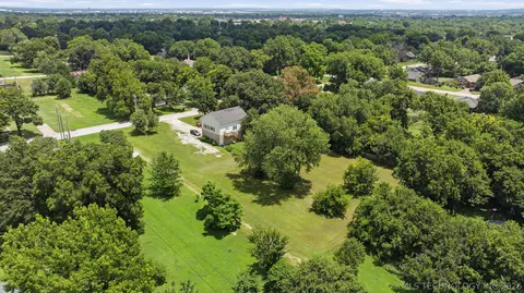 View/Area - 5502 E 5th Pl S, Tulsa, OK 74112 photo 11 of 16