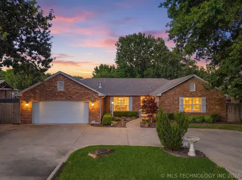 9867 S Maybelle Ave, Jenks, OK 74037