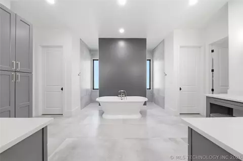 Bath - 17530 E Anthem Ridge Rd, Owasso, OK 74055 photo 1 of 17
