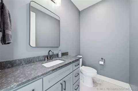 Bath - 17530 E Anthem Ridge Rd, Owasso, OK 74055 photo 10 of 17