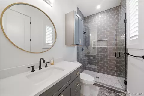 Bath - 17530 E Anthem Ridge Rd, Owasso, OK 74055 photo 9 of 17