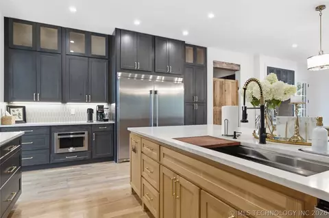 Kitchen - 17530 E Anthem Ridge Rd, Owasso, OK 74055 photo 6 of 12