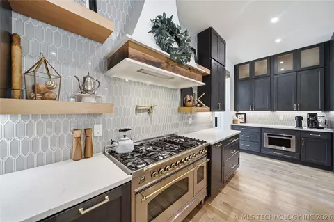 Kitchen - 17530 E Anthem Ridge Rd, Owasso, OK 74055 photo 8 of 12