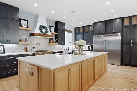 Kitchen - 17530 E Anthem Ridge Rd, Owasso, OK 74055 photo 4 of 12