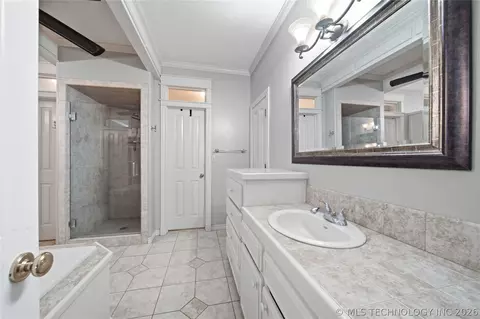 Bath - 5541 E 77th St, Tulsa, OK 74136 photo 1 of 6