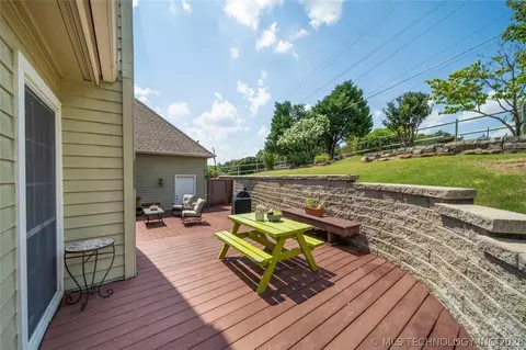Exterior - 5541 E 77th St, Tulsa, OK 74136 photo 9 of 12