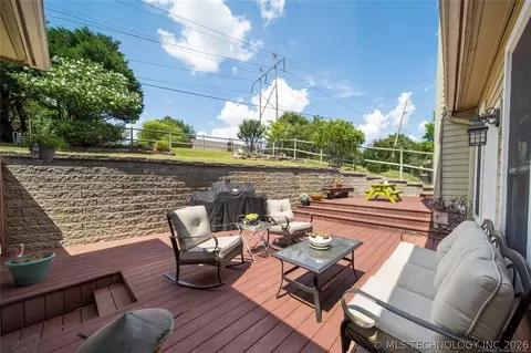 Exterior - 5541 E 77th St, Tulsa, OK 74136 photo 7 of 12