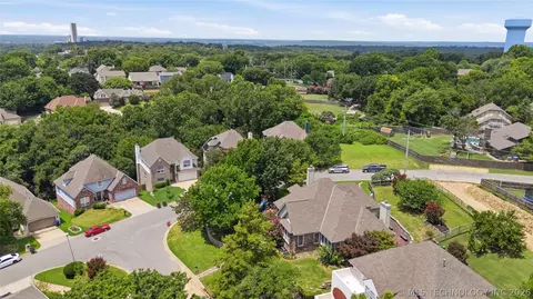 View/Area - 5541 E 77th St, Tulsa, OK 74136 photo 4 of 6
