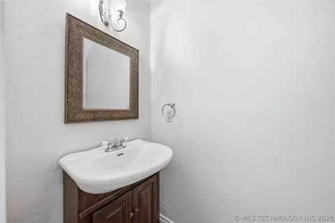 Bath - 5541 E 77th St, Tulsa, OK 74136 photo 6 of 6