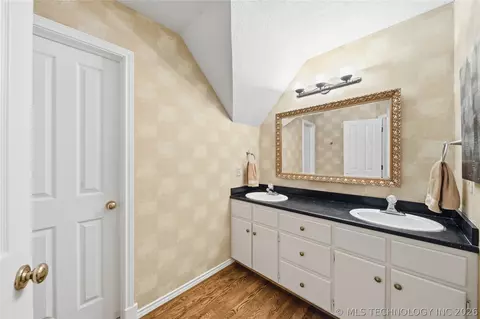 Bath - 5541 E 77th St, Tulsa, OK 74136 photo 4 of 6