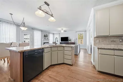 Kitchen - 5541 E 77th St, Tulsa, OK 74136 photo 1 of 5