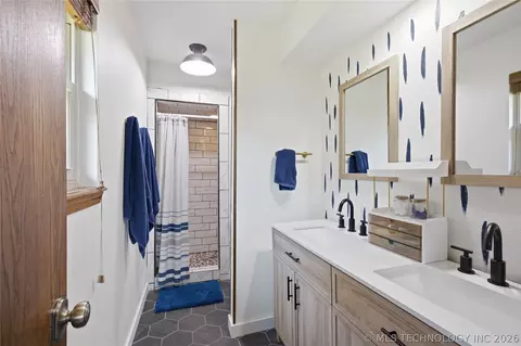 Bath - 20692 E 185th St S, Haskell, OK 74436 photo 1 of 2