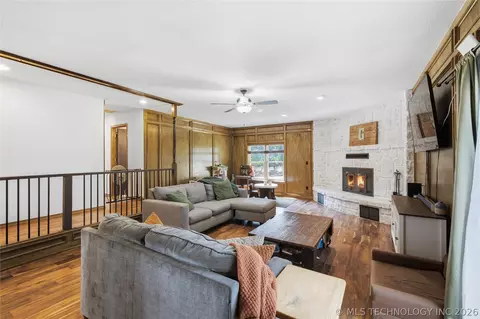 Living - 20692 E 185th St S, Haskell, OK 74436 photo 2 of 2