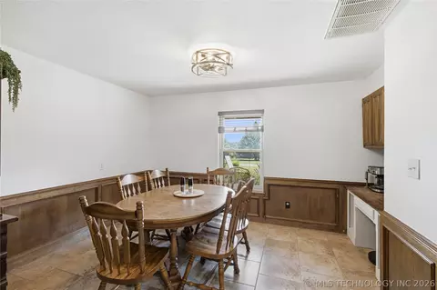 Dining - 20692 E 185th St S, Haskell, OK 74436 photo 1 of 1