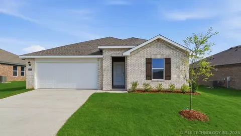 2022 E Toledo St, Broken Arrow, OK 74011