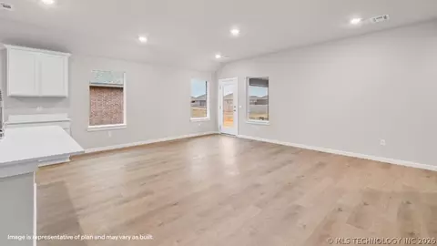 Living - 2022 E Toledo St, Broken Arrow, OK 74011 photo 1 of 2