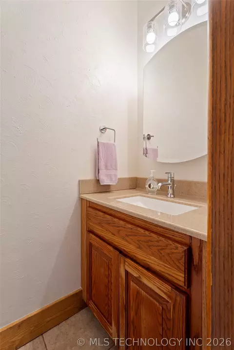 Bath - 448010 E 60th Rd, Welch, OK 74369 photo 1 of 4