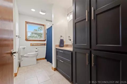 Bath - 448010 E 60th Rd, Welch, OK 74369 photo 2 of 4