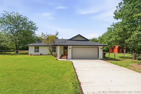 10722 E First St, Claremore, OK 74019