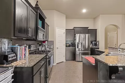 Kitchen - 17415 E 45th St, Tulsa, OK 74134 photo 2 of 4