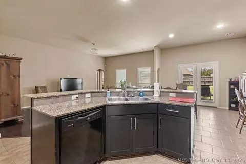 Kitchen - 17415 E 45th St, Tulsa, OK 74134 photo 3 of 6