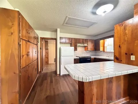 203 N E St, Yale, OK 74085 photo 10