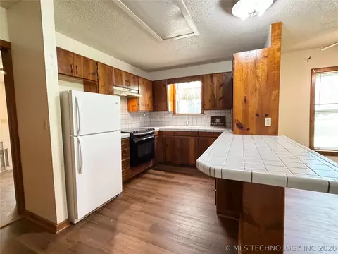 203 N E St, Yale, OK 74085 photo 11