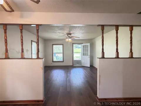 203 N E St, Yale, OK 74085 photo 9