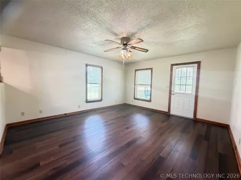 203 N E St, Yale, OK 74085 photo 7